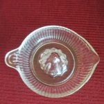 Anchor Hocking Hand Juicer Reamer with Spout - Image 2