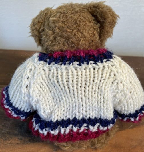 Chrisha Playful Plush Teddy Bear White Sweater 9" Poseable Legs - Image 4